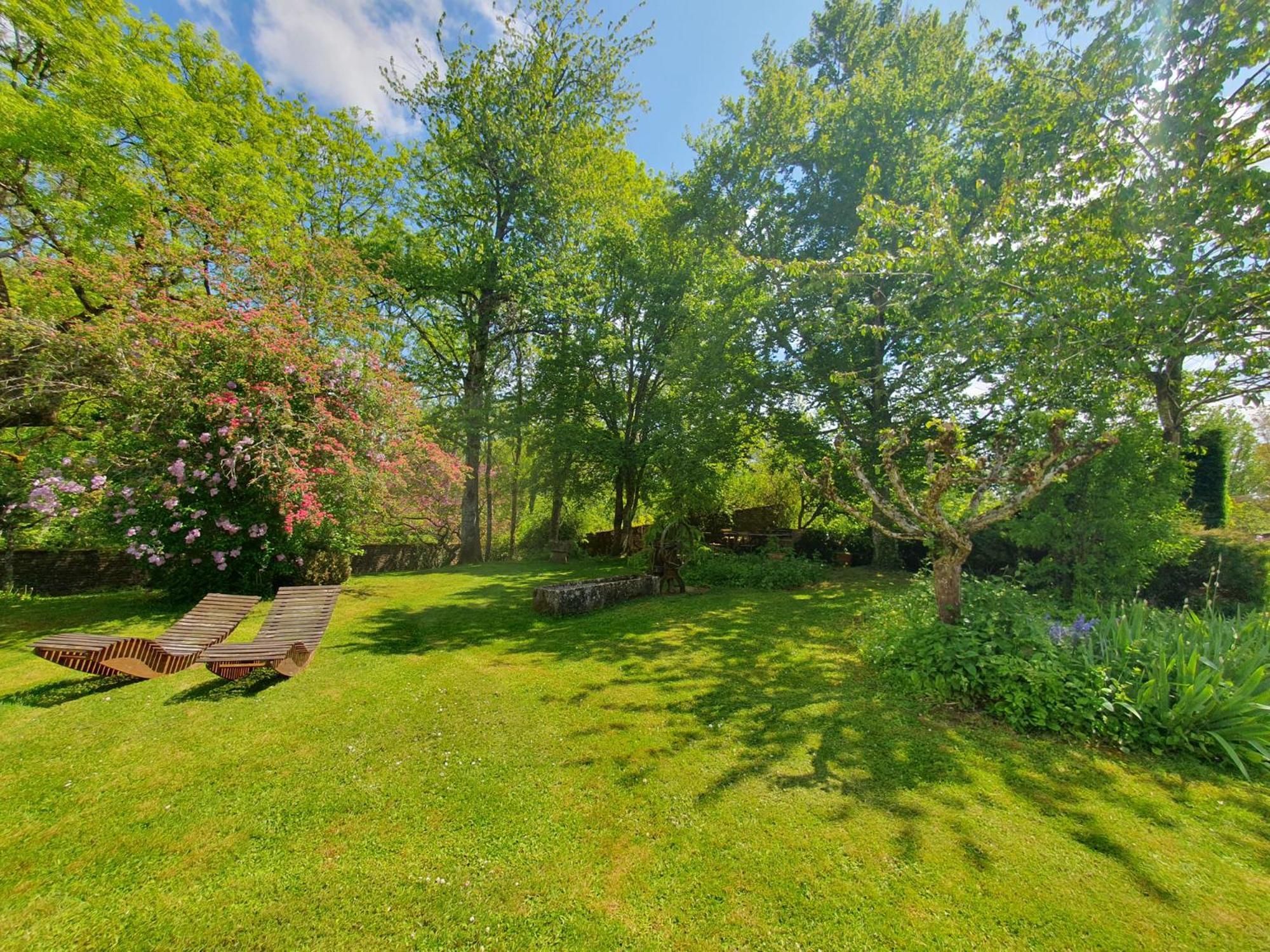 Jardin Des Sens, La Rente D'Eguilly Bed & Breakfast Bagian luar foto